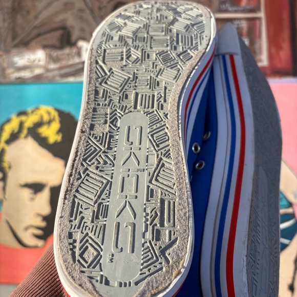 SKICKS Kansas Jayhawks Low-Top Shoes - Picture 5 of 8